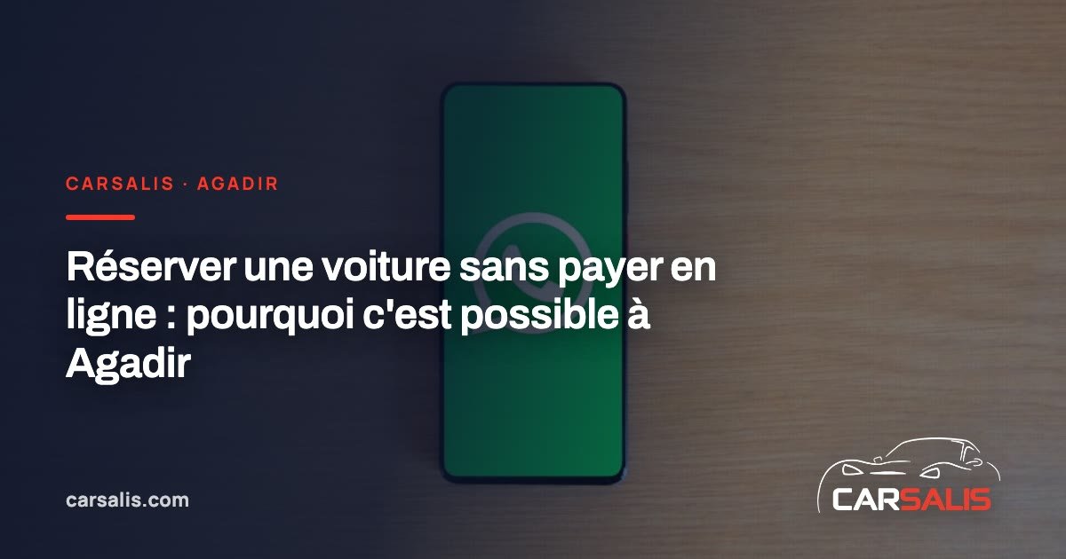 Clés de voiture et téléphone posés sur un comptoir d'agence à Agadir