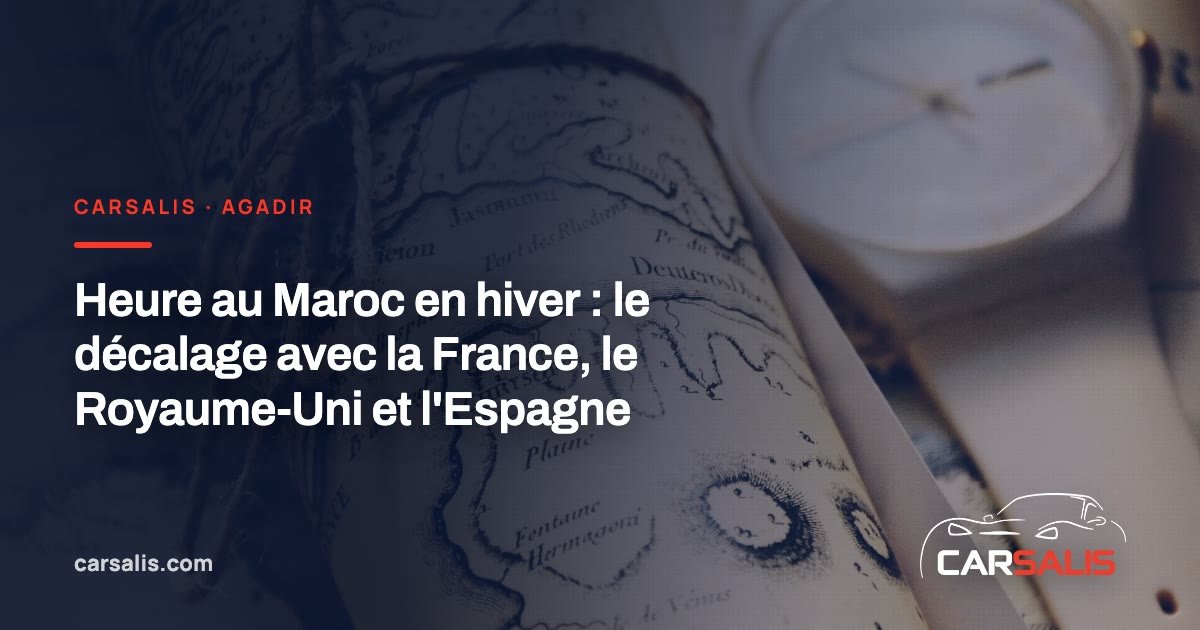 Montre posée sur une carte routière du Maroc dépliée