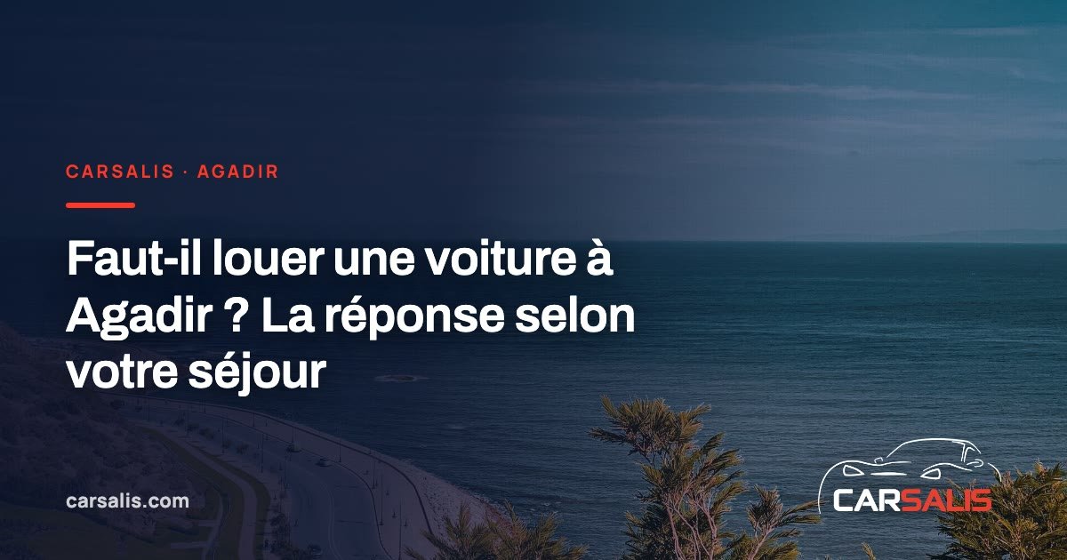 Route côtière au nord d'Agadir surplombant l'océan au coucher du soleil