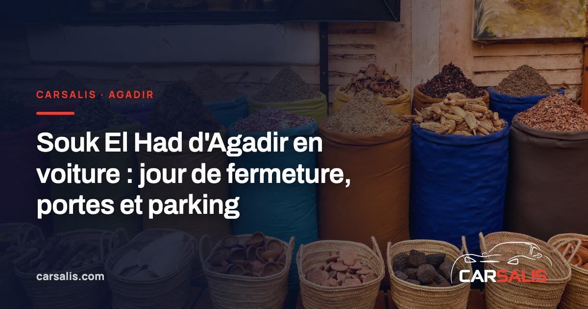 Étals d'épices et de fruits secs sous les arcades d'un souk couvert
