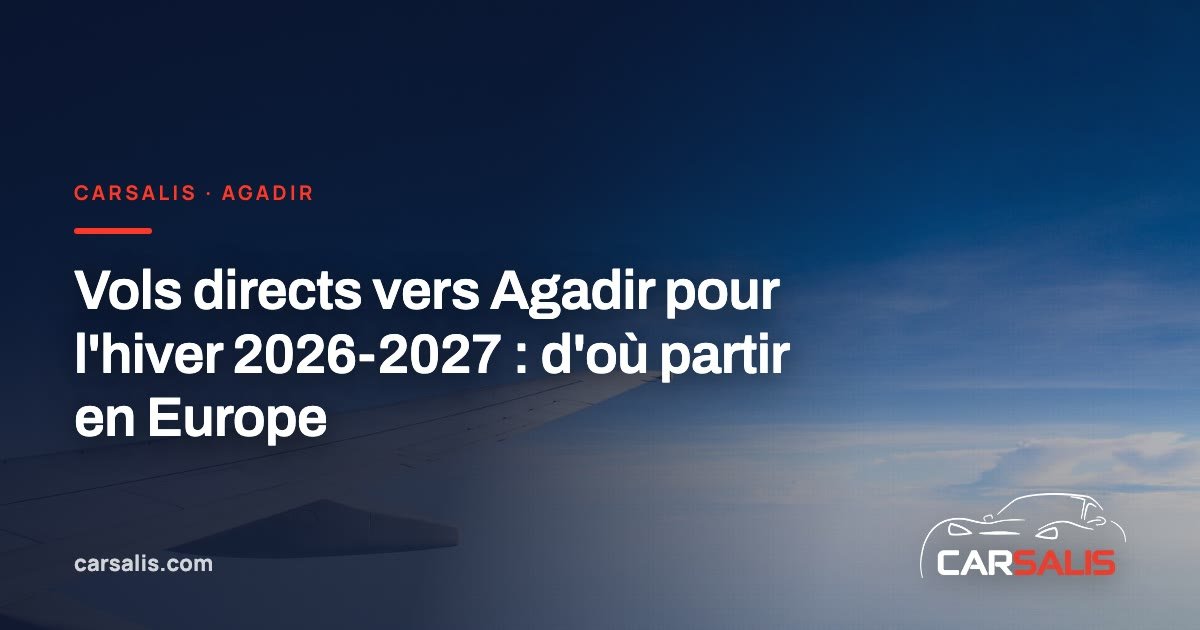 Avion en approche au-dessus d'une côte rocheuse et de l'océan Atlantique